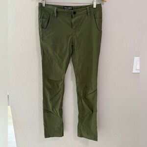 686 Everywhere Olive Green Multi Shell Pants Women’s Size 4 Tailored Fit